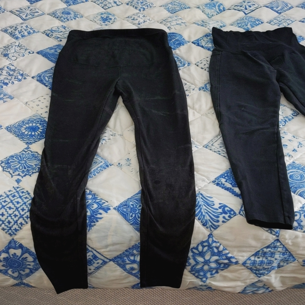 Two pairs maternity leggings - GAP and Old Navy Active, size small